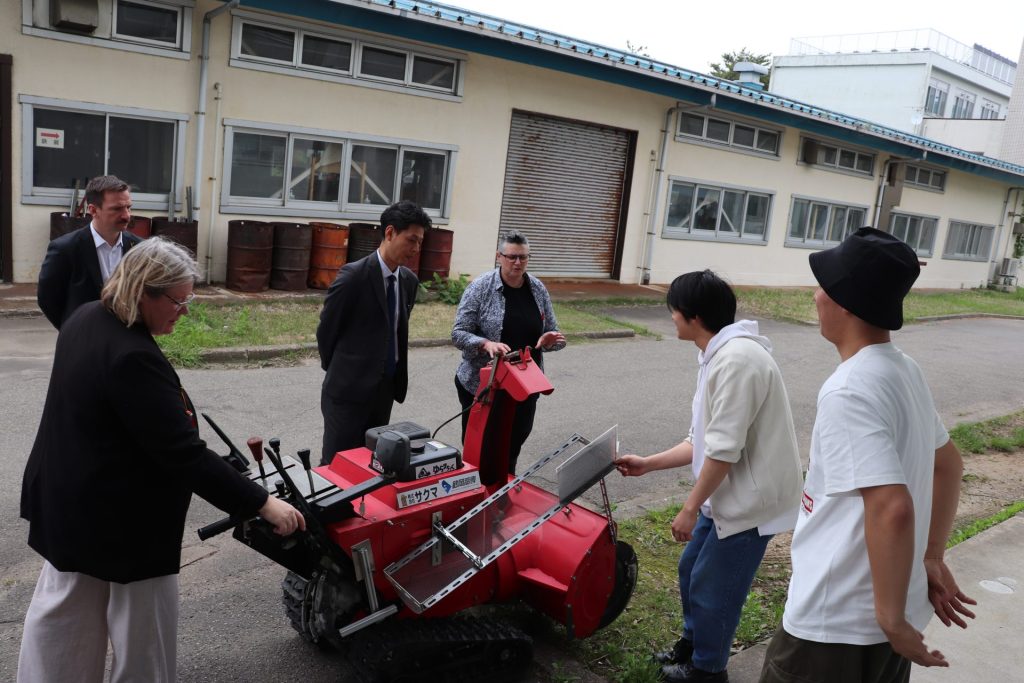 研究室見学中の1コマ
