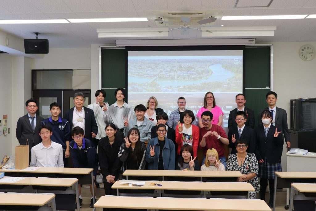 学生向け説明会を終えて記念撮影